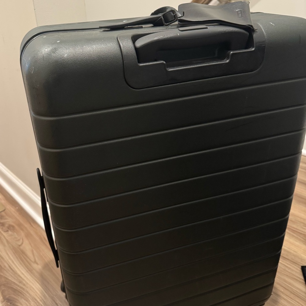 Away Medium Suitcase in Olive Green